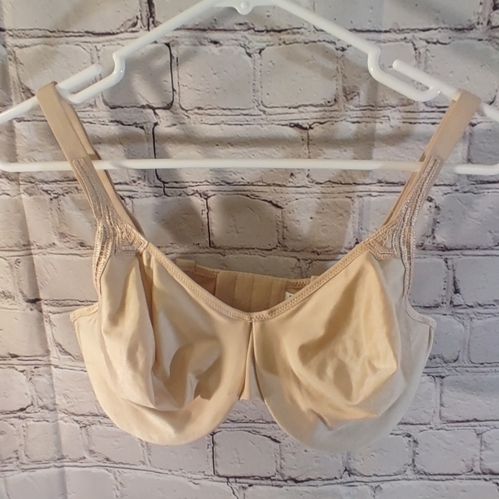 Wacoal Sensibility Convertible Underwire 36DD Cream Bra